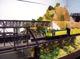 Duluth switcher crosses St Louis River as it returns from New Duluth